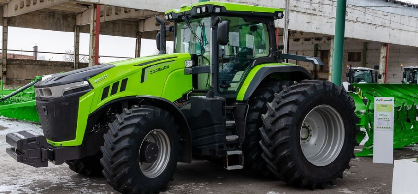 вид сбоку на гибридный трактор